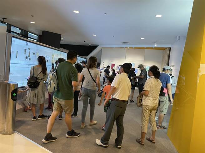 故宮南院的夏日親子藝術月活動，參觀人潮也多。（故宮南院提供）