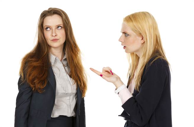 金牛座、狮子座、处女座、射手座天生不会察言观色，常常因为说话太直而得罪人。（图／Shutterstock）