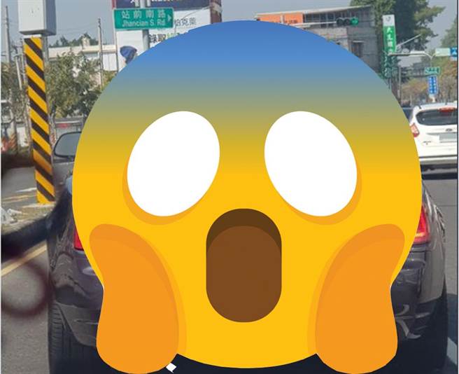 高雄馬路上驚見「移動豪宅」。（截自臉書《路上觀察學院》）