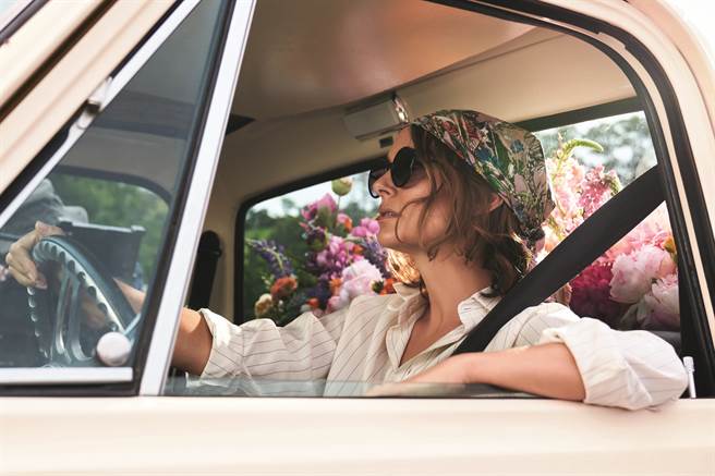 迪奥Miss Dior香氛电视广告幕后花絮照。（迪奥提供） 