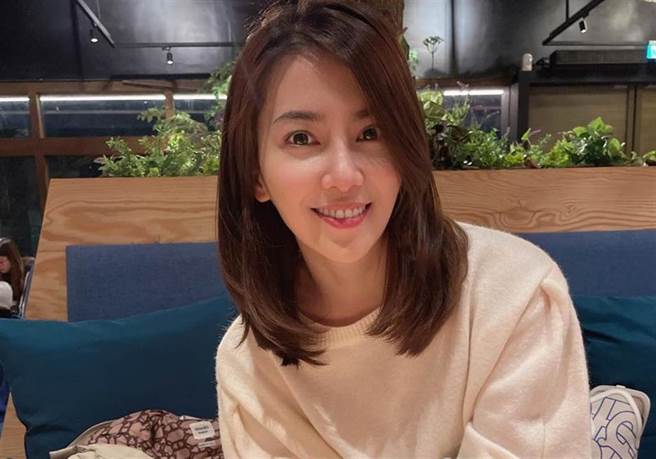 许蓝方爆和已婚医师有不伦恋，形象大伤。(图/翻摄自许蓝方博士 Dr. Gracie脸书)