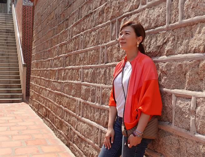 连静雯与团队到金门工作顺便爬金门太武山。（楠轩工作室提供