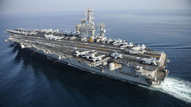 同样部署于太平洋的尼米兹号航母已于5月在普吉特湾海军造船厂进行为期6个月的短期升级，计画于年底前后恢復执行任务。（图／美国海军)