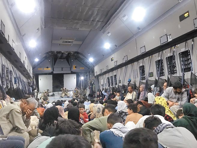 白宮發言人莎琪27日直言，美國與盟邦都不急著對塔利班做任何形式的承認，國務院發言人普萊斯也說，不確定31日完成撤軍後是否在阿富汗維持外交機構，可見美國現階段已排除立刻承認塔利班政府的可能。（新華社）