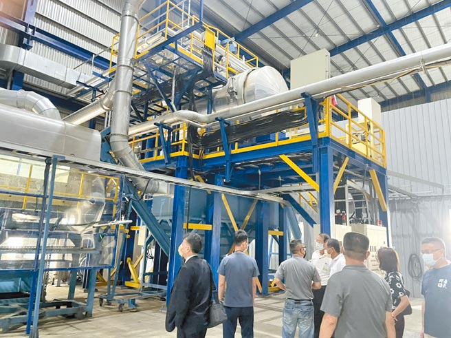 中央下令禁廚餘養豬，桃園市環保局兵棋推演，協調環保公司擴大處理量，將對165家廚餘養豬場大稽查，並嚴查私設廚餘桶。（環保局提供／蔡依珍桃園傳真）