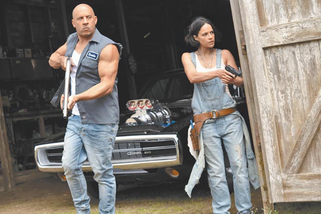 「唐老大」冯迪索（左）和「莉蒂」蜜雪儿罗德里奎兹都将续演《玩命10＆11》。（UIP提供）