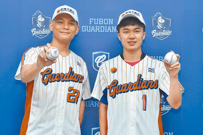 林之晨（左）期待未来台湾大能与林昀儒（右）有更多合作机会，协助他追求更高的理想，继续替台湾争光。（台湾大提供）