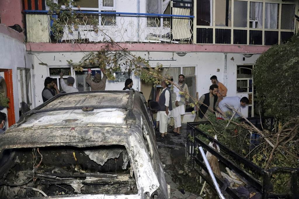 美国29日空袭ISIS-K炸弹客，火箭击中阿富汗民宅的院子。（图／美联社）(photo:ChinaTimes)