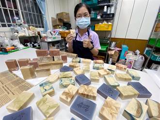 台南58歲女會計變手工皂達人 收入較以往多2成