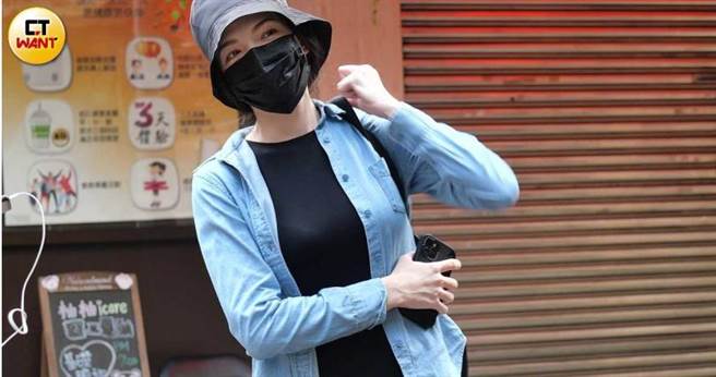 8月25日许玮宁曾主动询问本刊记者想问她什么，不过对于与邱泽传出绯闻的问题则不回答。（图／摄影组）