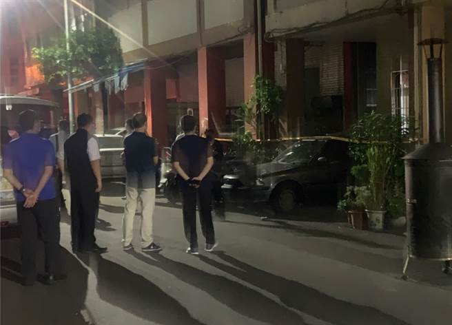 高雄夫妻陳屍住家，妻子倒臥房間身亡丈夫頂樓輕生。(戴志揚翻攝/民眾提供)