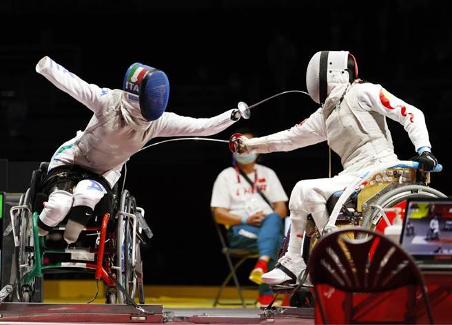 中国大陆轮椅击剑队在帕运大获全胜。（美联社／kyodo news）