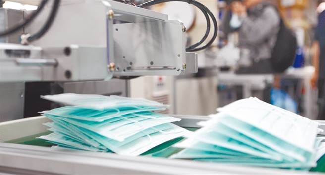 图为口罩生产线示意图。（图／本报系资料照片）