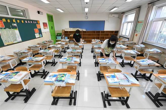 大陸教育部：中小學不得以任何名義設重點班，嚴禁給家長佈置作業。（新華社）