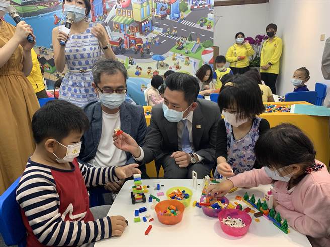 新竹市公立及非营利幼儿园，30日起释出第3期招生名额100多个，年满3足岁至5岁的幼儿都可报名。（陈育贤摄）