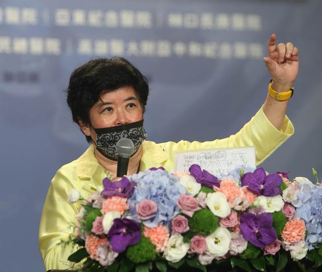 食药署公布联亚EUA会议记录，多位专家对变异株保护力存疑，董事长王长怡日前亲上火线，并整理疫苗抗Delta病毒株及其他数据申请重审，并已于28日前完成送件。（资料照，陈怡诚摄）