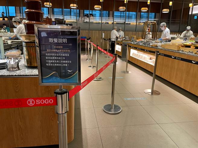 Buffet龙头飨宾因应疫情衝击，今年首度推出中秋节外带套餐。图为飨食天堂分店。（飨宾提供）