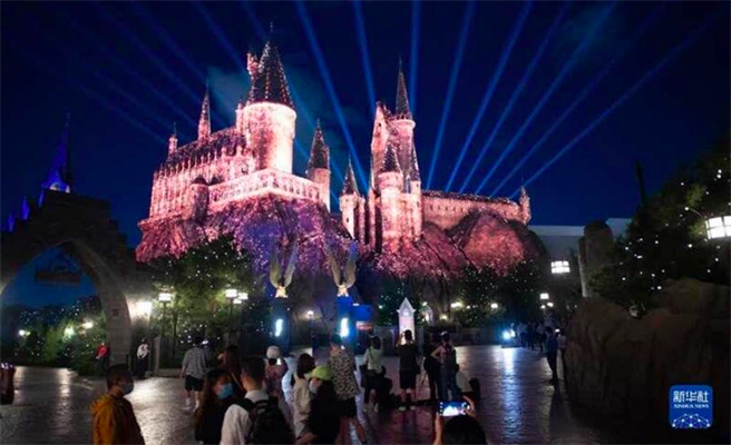 北京环球度假区宣布将于9月1日进入试营运阶段。(新华社)