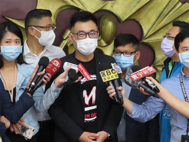 直搗朱立倫票倉 江啟臣赴新北市議會指常跟侯友宜見面。（葉德正攝）