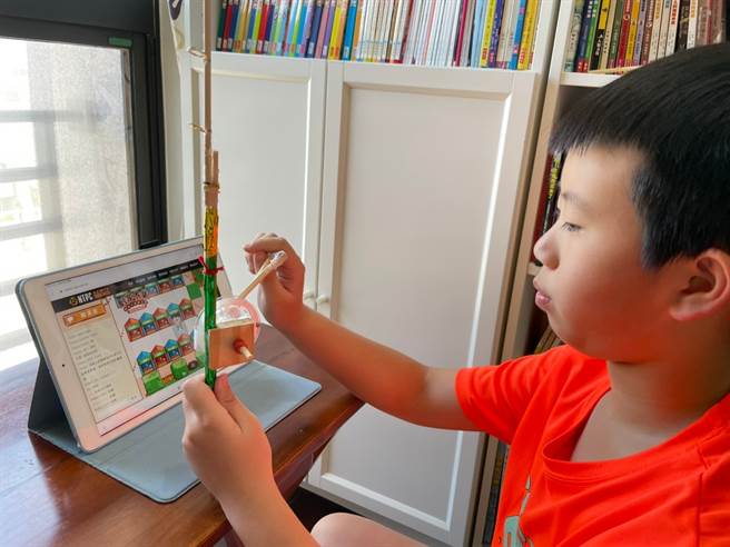 创客市集的大富翁网站就像在闯关探险，每一关都有不同的创意手作，赶快来跟着影片一起加入创客的行列吧!(图:新北市教育局提供)

