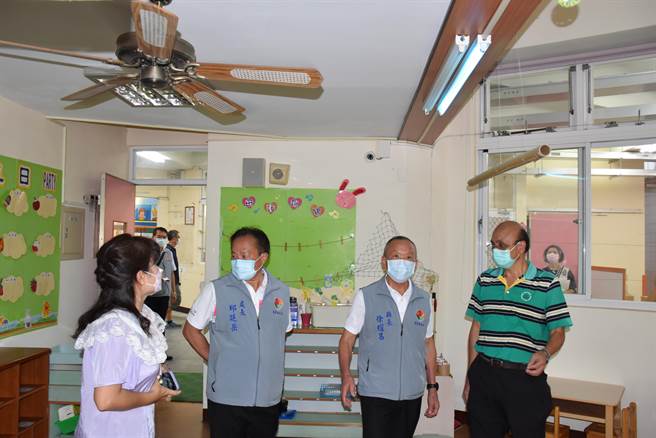 苗栗市啟文國小附設幼兒園教室內特別裝設紫外線殺菌燈，可利用下課後殺菌清消。（謝明俊攝）