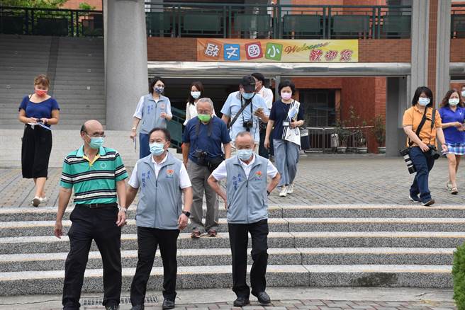 苗栗县长徐耀昌已指示教育处与卫生局合作规画12至18岁学生施打BNT疫苗事宜。（谢明俊摄）
