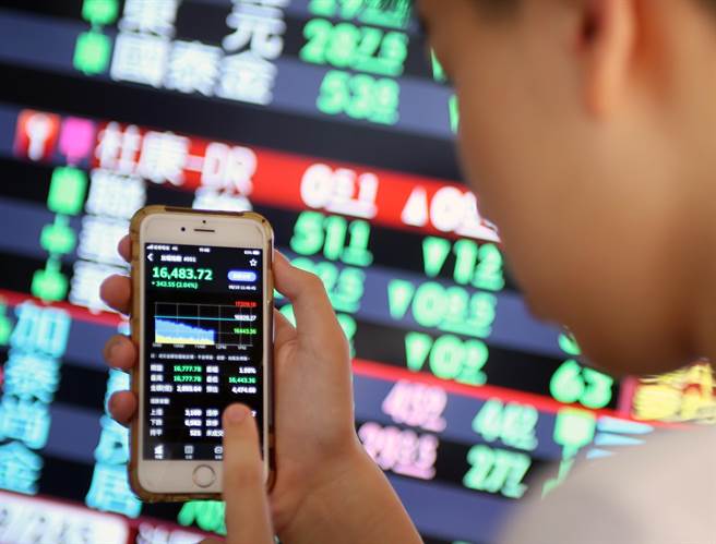 证交所：诈骗猖獗 群组推荐飙股要小心。（报系资料照）