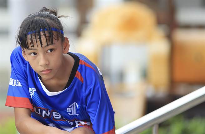 足球女孩全子宇品学兼优，荣获总统教育奖。（南投县政府提供／廖志晃南投传真）