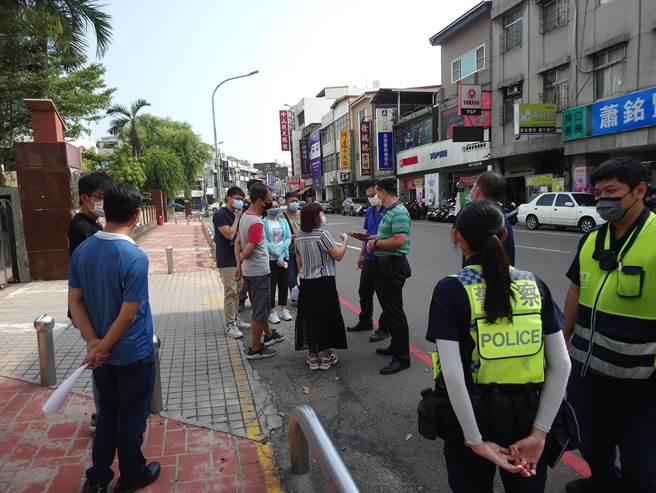 苗栗縣警局交通隊日前召集各單位會勘建功國小周邊交通規畫。（苗栗縣警局交通隊提供／謝明俊苗栗傳真）