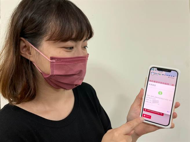 鄉親也可用手機上縣府網站查詢。（金門縣府觀光處提供）