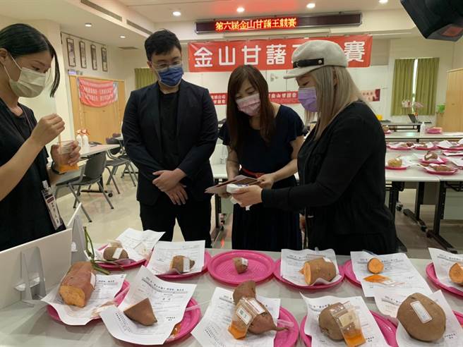 甜度王评比过程。（金山区公所提供）