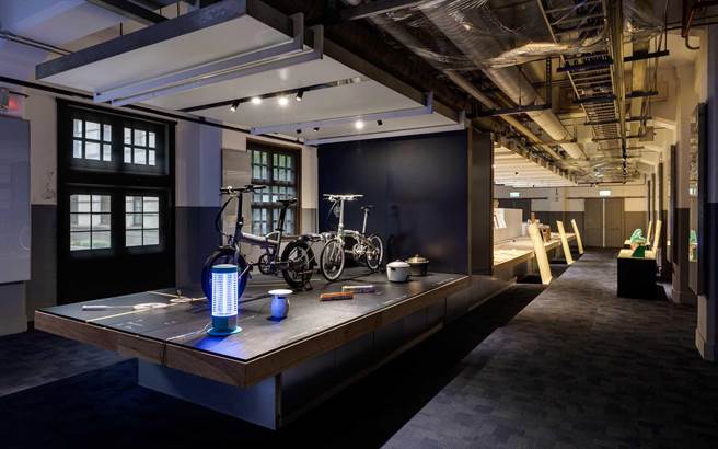 第2展区从台湾的LONE LIFE用品做出今昔对比，并透过演变图，告诉你这些道具为何会出现，又因为满足了哪些条件而能够长久存在（台湾设计研究院TDRI提供）