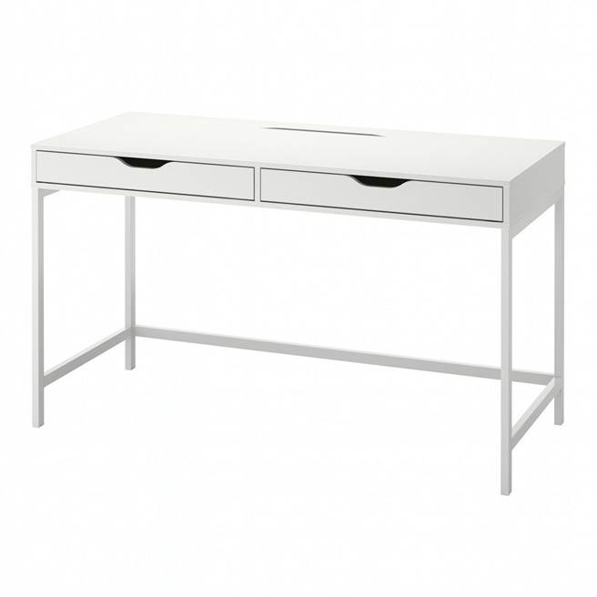 IKEA ALEX书桌工作桌，原价3490元，卡有价2990元。（IKEA提供）