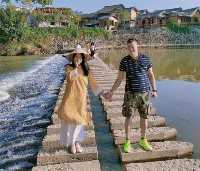 台商高尚与太太王琬懿。（高尚提供）
