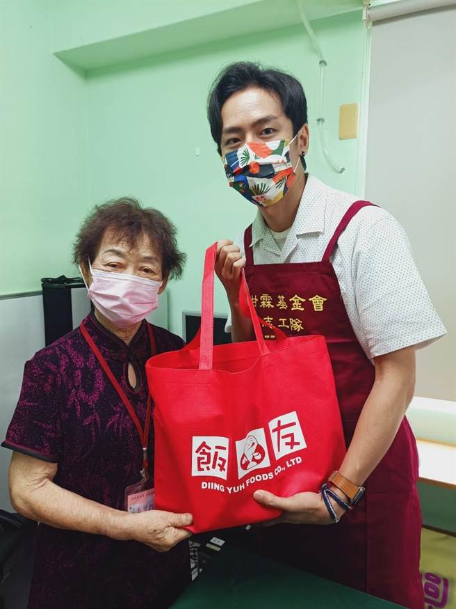 甘霖基金会与食品、洗衣店业者合作推出「粥而復食，四季甜在心」公益捐赠活动。（甘霖基金会提供／陈淑芬台中传真）