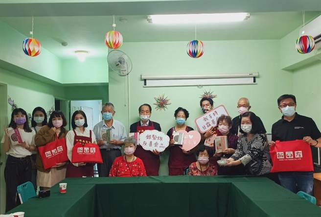 甘霖基金会与食品、洗衣店业者合作推出「粥而復食，四季甜在心」公益捐赠活动。（甘霖基金会提供／陈淑芬台中传真）