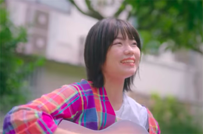 受二宫和也词曲启蒙 松本千夏上阳台〈歌唱吧〉。（温博钧摄）