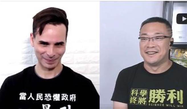 方恩格與朱學恒30日晚間在網路直播中談論郭正亮和謝志偉之間的交鋒。(圖 翻攝自朱學恒臉書)