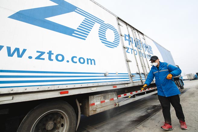 中通快递27日率先公布上调派送费。图／中新社