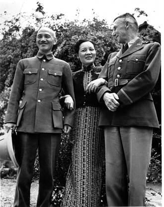 史話》防止紅軍第八團西進──蔣介石與新疆1945（二）