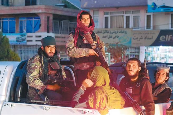 塔利班掌管政权后，陆续被揭发使用暴力。（图／美联社）