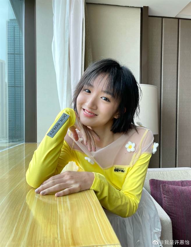 许恩怡遗传到妈妈漂亮的基因。（图／微博@许恩怡）