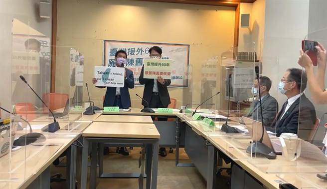 立委开记者会吁让援外机制更透明。（崔慈悌摄）