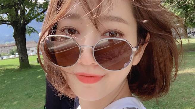 朴信惠近日在IG上曬出工作時的玩樂影片，吸引大批網友觀看。（圖／IG@ssinz7）