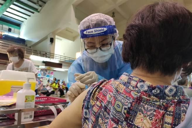 部分免疫疾病藥物可能會影響新冠肺炎疫苗接種保護力。（台中慈濟醫院提供／王文吉台中傳真）