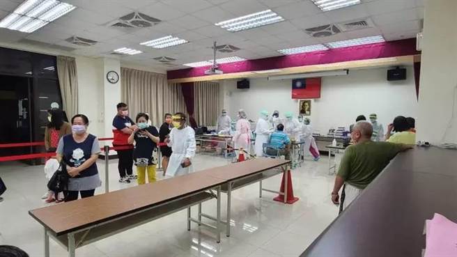 宝山乡30日晚间紧急开设快筛站，当晚快筛结果均为阴性。（民眾提供）