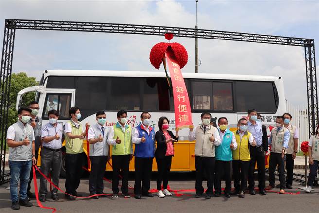 「台湾好行-菱波官田线」9月4日正式通车，今日于西拉雅国家风景区官田游客中心举行通车仪式。（刘秀芬摄）