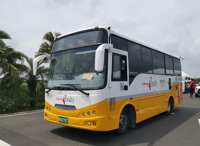 「台湾好行-菱波官田线」9月4日正式通车，今日于西拉雅国家风景区官田游客中心举行通车仪式。（刘秀芬摄）