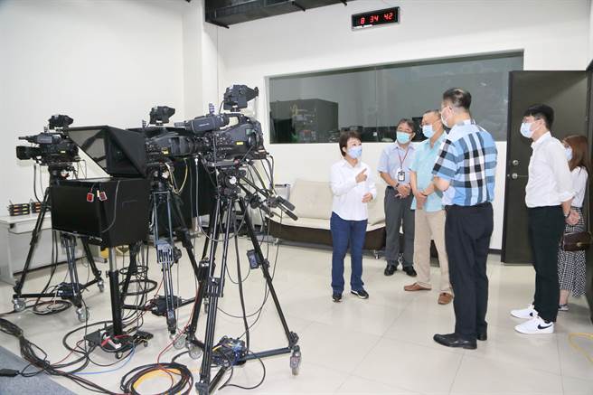 台中市长卢秀燕感谢有线电视业者秉持专业态度制播优质新闻节目，记录城市的发展与人事物。（台中市府提供／卢金足台中传真）