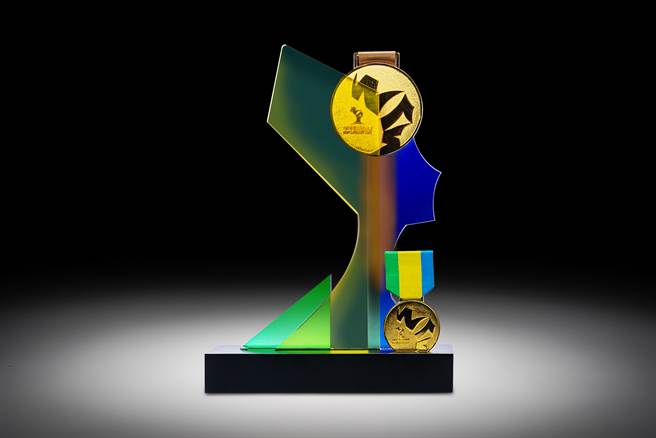 2021新北全運會選手獎牌、獎座及勳章。(新北市政府提供)